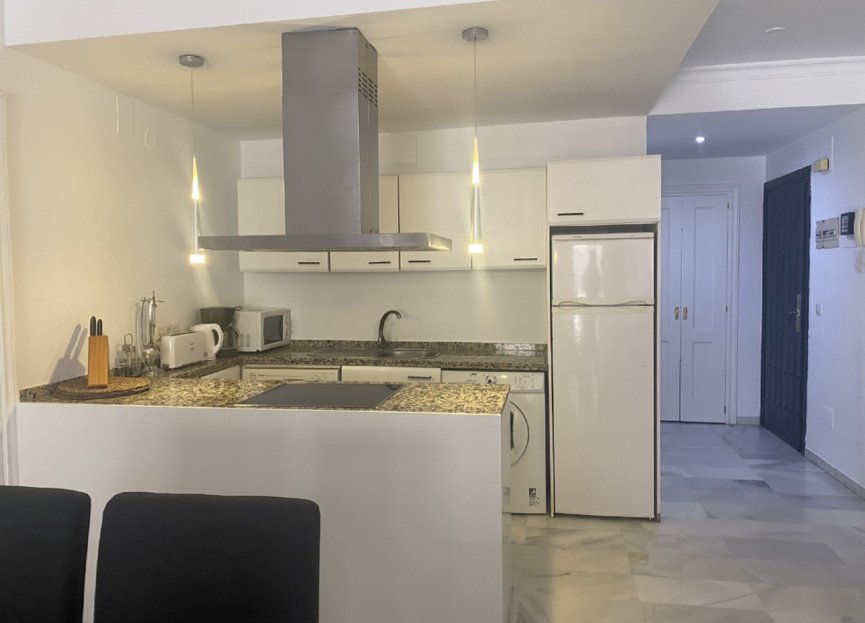 Resale - Apartment - Middle Floor Apartment - Marbella - Puerto Banús