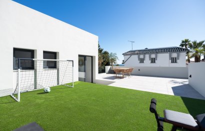 Resale - House - Detached Villa - Marbella - Nueva Andalucia