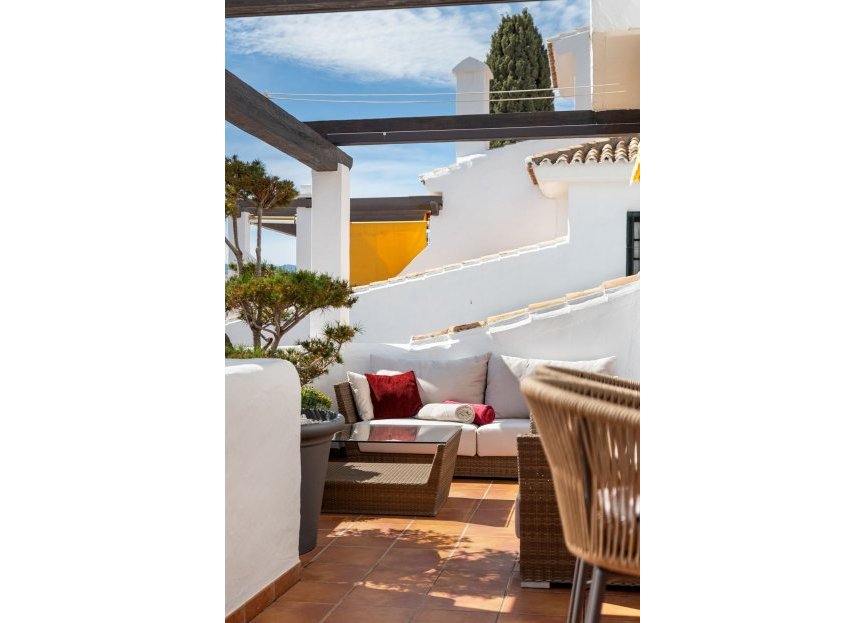 Resale - Apartment - Middle Floor Apartment - Marbella - Nueva Andalucia