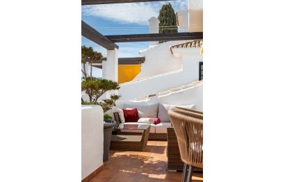 Resale - Apartment - Middle Floor Apartment - Marbella - Nueva Andalucia