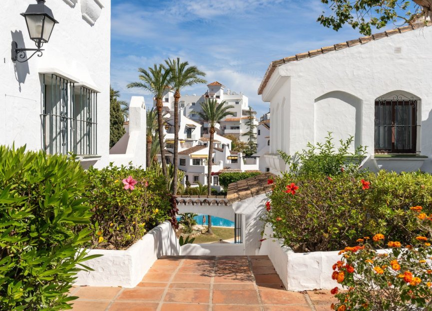 Resale - Apartment - Middle Floor Apartment - Marbella - Nueva Andalucia