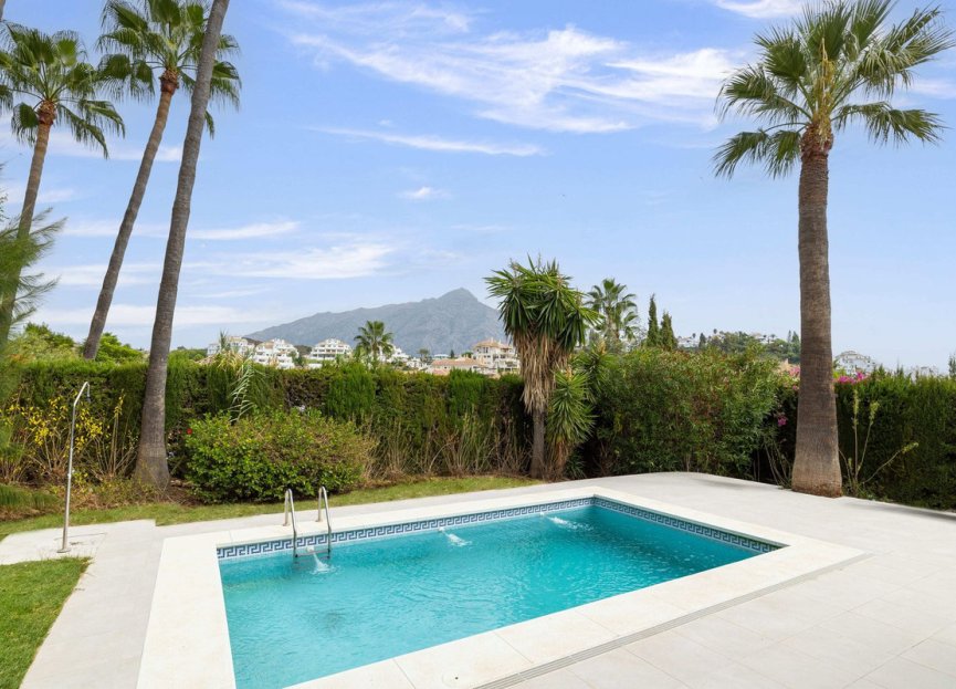 Resale - House - Detached Villa - Marbella - Nueva Andalucia