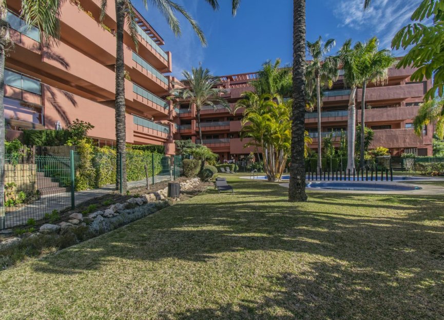 Resale - Apartment - Middle Floor Apartment - Estepona - New Golden Mile