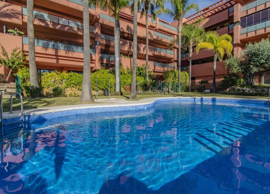 Resale - Apartment - Middle Floor Apartment - Estepona - New Golden Mile