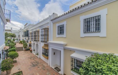 Resale - Apartment - Ground Floor Apartment - Marbella - Nueva Andalucia