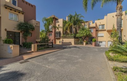 Resale - House - Townhouse - Marbella - Nueva Andalucia