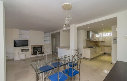 Resale - Apartment - Ground Floor Apartment - Marbella - Nueva Andalucia