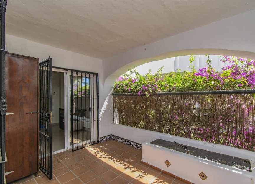 Resale - Apartment - Ground Floor Apartment - Marbella - Nueva Andalucia