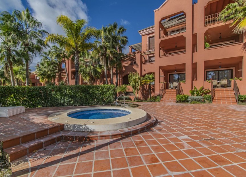 Resale - Apartment - Ground Floor Apartment - Marbella - Puerto Banús