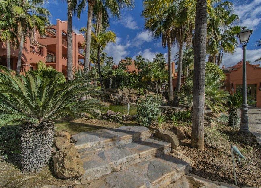 Resale - Apartment - Ground Floor Apartment - Marbella - Puerto Banús