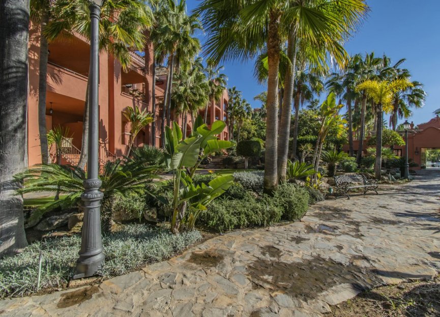 Resale - Apartment - Ground Floor Apartment - Marbella - Puerto Banús