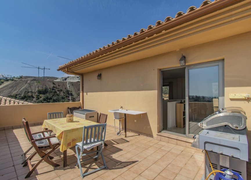 Resale - Apartment - Penthouse Duplex - Estepona - Selwo