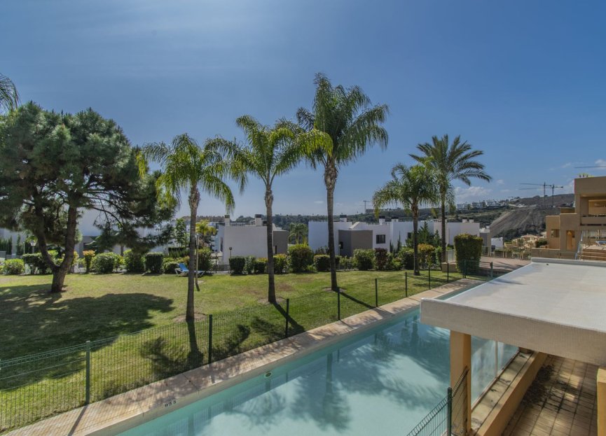 Resale - Apartment - Penthouse Duplex - Estepona - Selwo