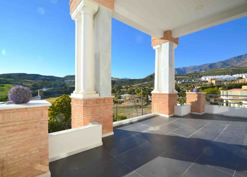 Resale - House - Detached Villa - Estepona - Valle Romano