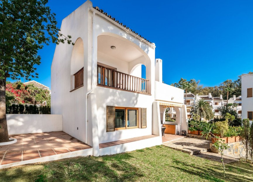 Resale - House - Detached Villa - Marbella - Nueva Andalucia