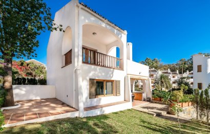 Resale - House - Detached Villa - Marbella - Nueva Andalucia