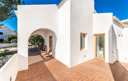 Resale - House - Detached Villa - Marbella - Nueva Andalucia