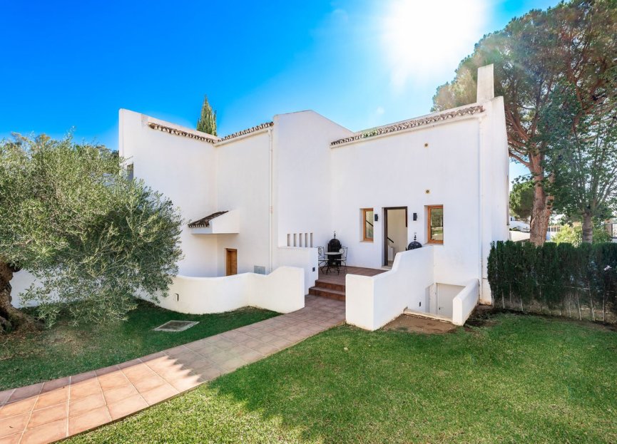 Resale - House - Detached Villa - Marbella - Nueva Andalucia