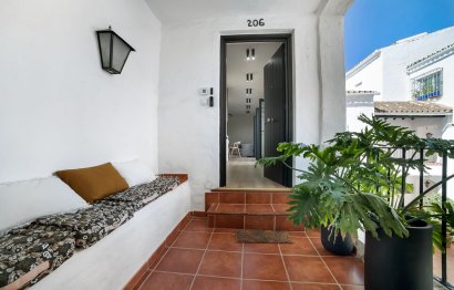 Resale - Apartment - Middle Floor Apartment - Marbella - Puerto Banús