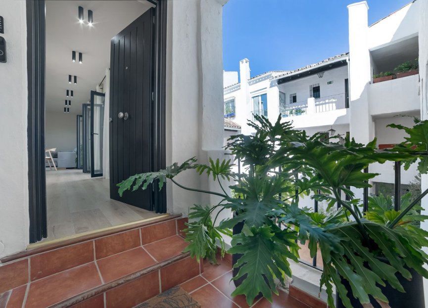 Resale - Apartment - Middle Floor Apartment - Marbella - Puerto Banús