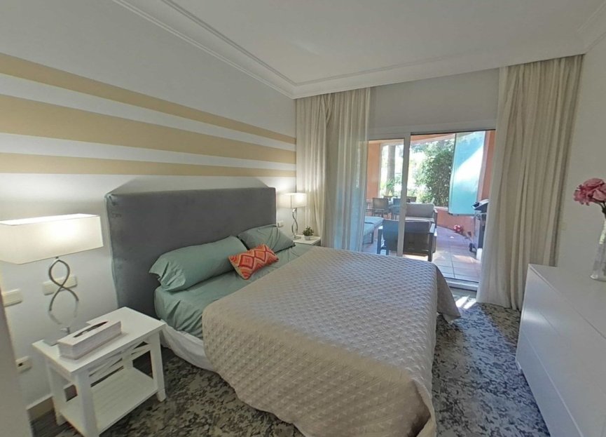 Resale - Apartment - Ground Floor Apartment - Marbella - Nueva Andalucia