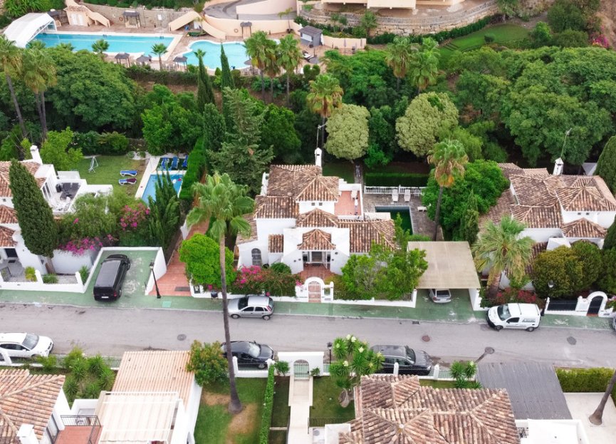 Resale - House - Detached Villa - Marbella - Nueva Andalucia