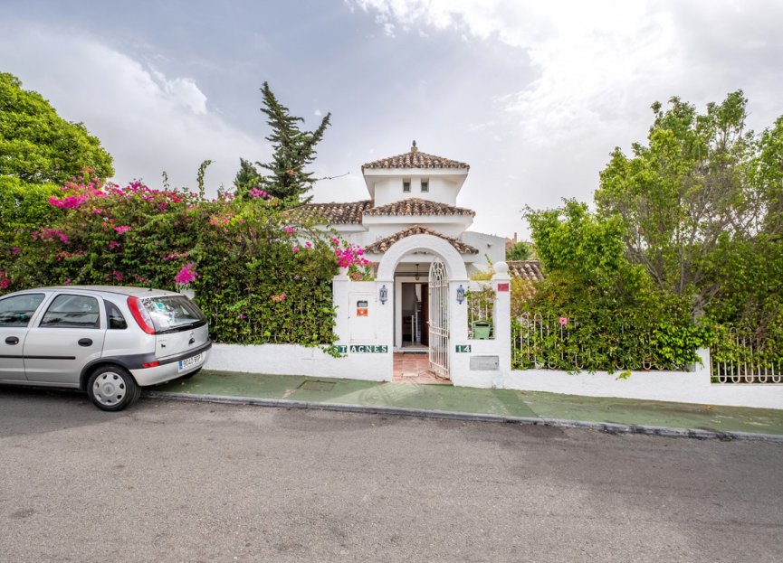 Resale - House - Detached Villa - Marbella - Nueva Andalucia