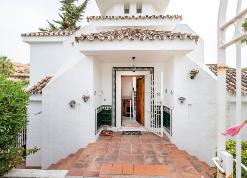 Resale - House - Detached Villa - Marbella - Nueva Andalucia