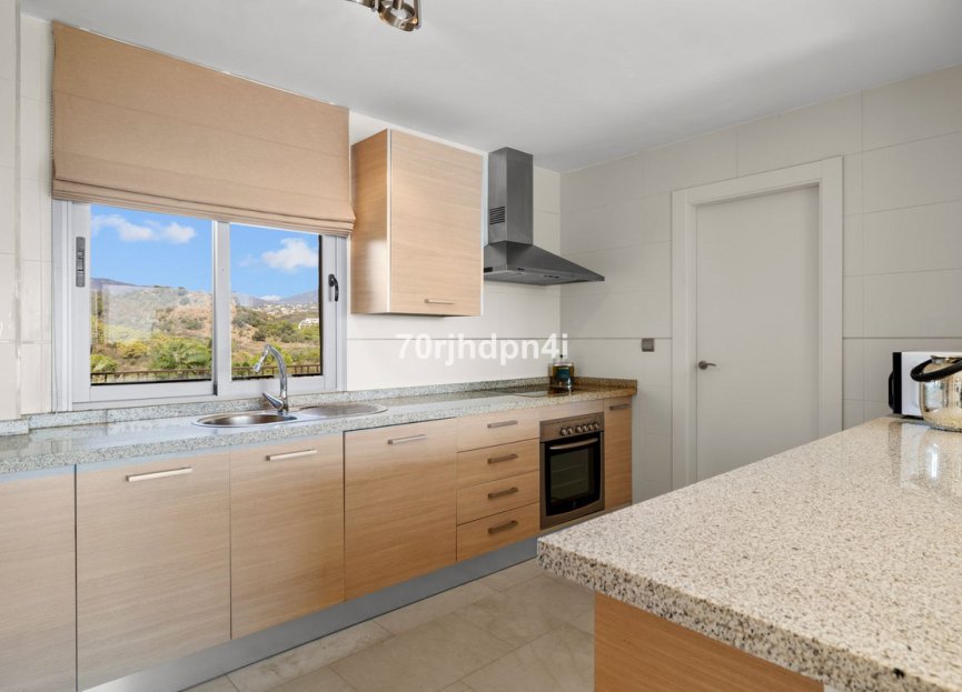 Resale - Apartment - Penthouse - Estepona - Selwo