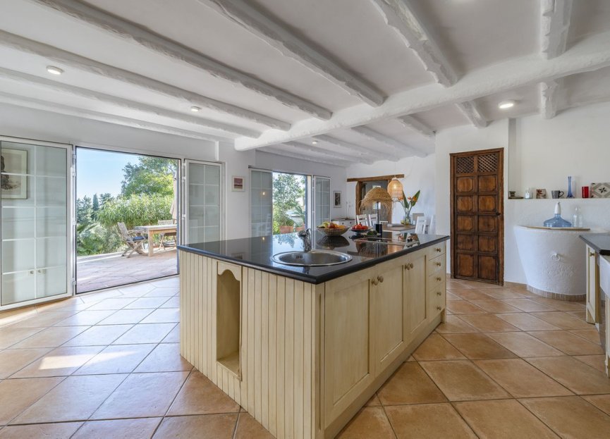 Resale - House - Finca - Cortijo - Estepona - Estepona Centro