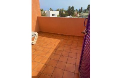 Resale - House - Detached Villa - Estepona - Estepona Centro