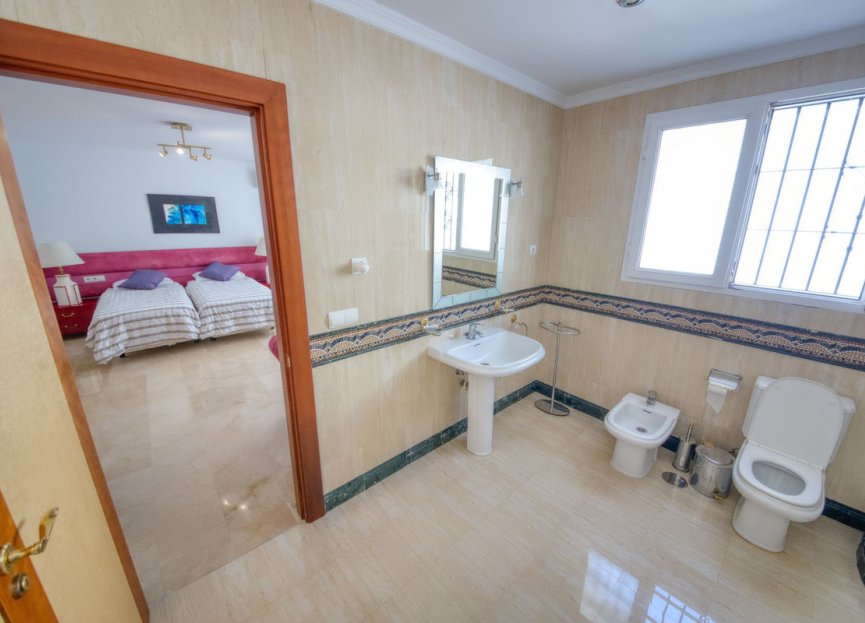 Resale - House - Detached Villa - Benalmádena - Benalmadena Centro