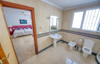 Resale - House - Detached Villa - Benalmádena - Benalmadena Centro