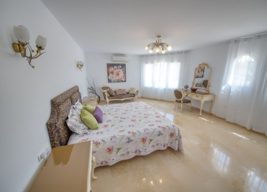 Resale - House - Detached Villa - Benalmádena - Benalmadena Centro