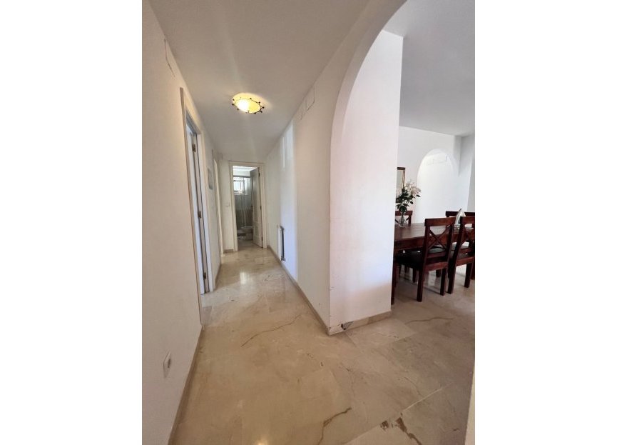 Resale - Apartment - Middle Floor Apartment - Marbella - Guadalmina Alta