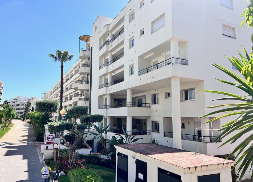 Resale - Apartment - Middle Floor Apartment - Marbella - Guadalmina Alta