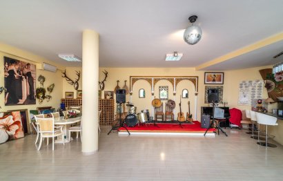 Resale - House - Detached Villa - Elviria