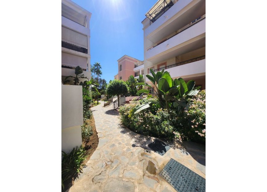 Resale - Apartment - Middle Floor Apartment - Marbella - Nueva Andalucia