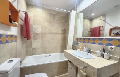 Resale - Apartment - Middle Floor Apartment - Marbella - Nueva Andalucia