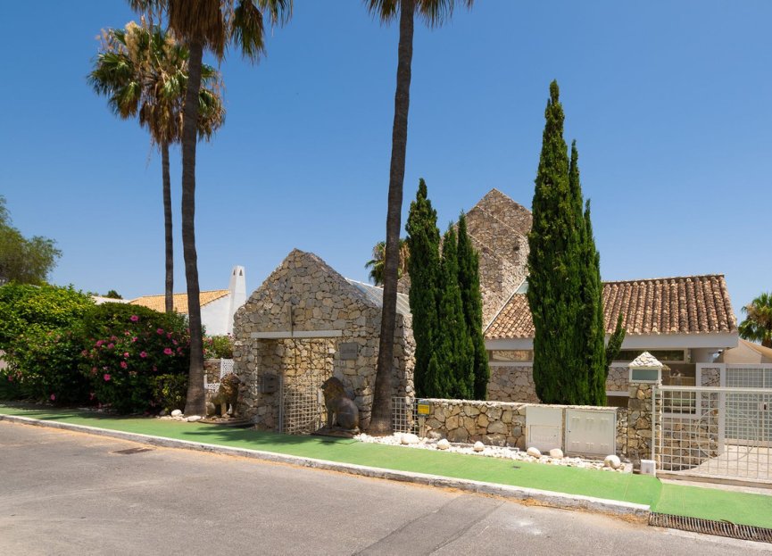 Resale - House - Detached Villa - Marbella - Nueva Andalucia