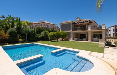 Resale - House - Detached Villa - Marbella - Nueva Andalucia