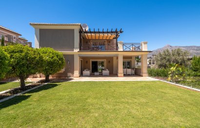 Resale - House - Detached Villa - Marbella - Nueva Andalucia