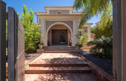 Resale - House - Detached Villa - Marbella - Nueva Andalucia