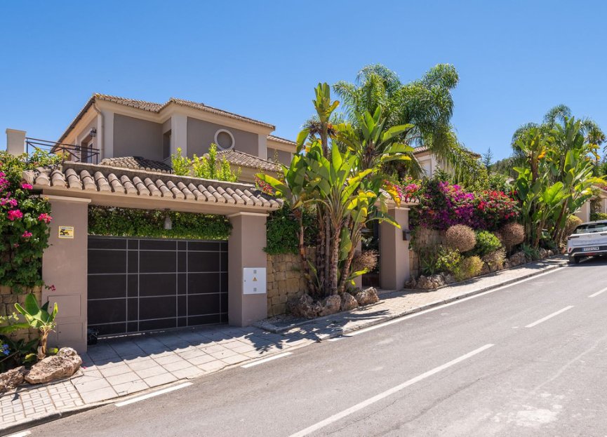 Resale - House - Detached Villa - Marbella - Nueva Andalucia