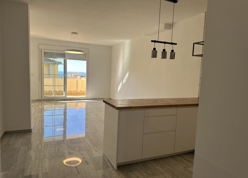 Resale - Apartment - Middle Floor Apartment - Marbella - Cabopino