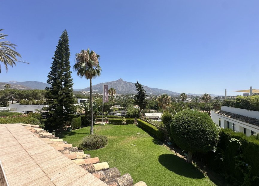 Resale - House - Detached Villa - Marbella - Nueva Andalucia