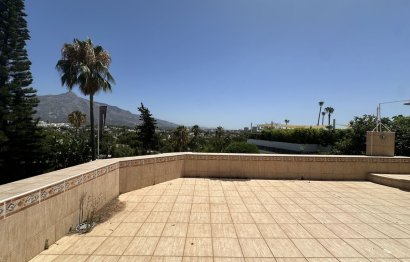 Resale - House - Detached Villa - Marbella - Nueva Andalucia