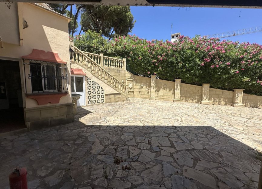 Resale - House - Detached Villa - Marbella - Nueva Andalucia