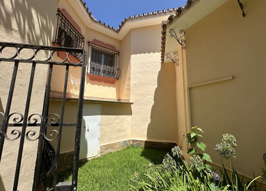 Resale - House - Detached Villa - Marbella - Nueva Andalucia