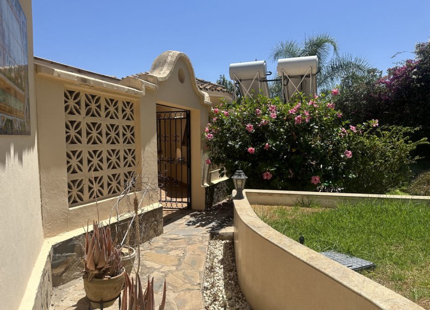 Resale - House - Detached Villa - Marbella - Nueva Andalucia